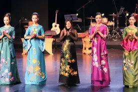 越南模特在北京表演，真少见图片
