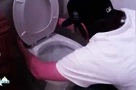 爆笑作死男整蛊女朋友，你这样真的好吗？图片