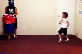 六岁小童苦练跆拳道争当格斗之王，长大一定行图片