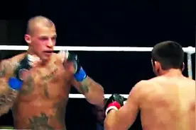 一锤挺尸！散打沙皇征战ＭＭＡ赛场一拳将对手打昏图片