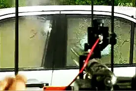 超强防御力：“刀枪不入”铁布衫~奔驰防弹玻璃测试！图片