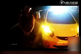 实拍奇葩女司机盲信导航迷路 在高速快车道上逆行图片