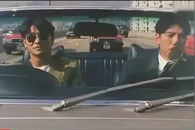 张耀扬演警察和刘德华搭戏，女朋友竟然还是王祖贤，这电影不简单视频封面