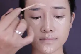 女友素颜很一般，精心化妆后，瞬间变漂亮女神