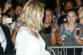 霉霉参加时装走秀，个性穿搭甚是迷人图片