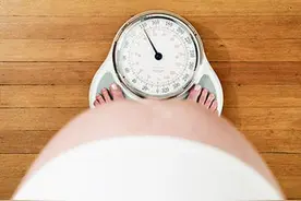 孕期宝宝偏小怎么办？孕妈调整一下生活习惯吧图片