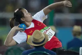田径——邹丽娟打破女子铅球F34级世界纪录并摘金图片