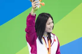 游泳——黄雅静获女子100米自由泳S7级季军图片