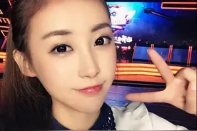 CF女解说现场约战AE战队主力选手 自黑电竞马蓉图片
