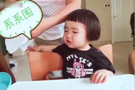 吃货小蛮直奔饭桌，吃完自带清理功能，一点渣渣都不剩！视频封面
