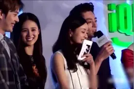 “画骨夫妇”出席活动相见欢 霍建华赵丽颖后台亲切拥抱视频封面