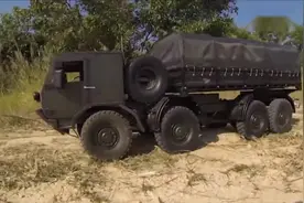 中国制造Capo 15822 TATRA太拖拉八轮驱动越野卡车性能测试视频封面