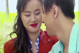 孩子看见摩托车，好奇之下按了下喇叭，竟没想到从草丛窜出两人来视频封面