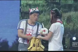 傻哥哥和妹妹互换 让妹妹上学 自己拔菜去视频封面