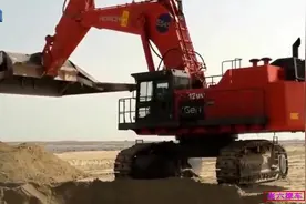 实拍大型工程机械施工现场，场面很震撼视频封面