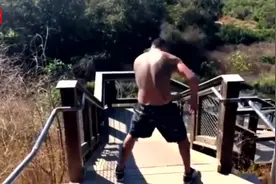 目前UFC身材最好肌肉线条堪称完美的牛人！夜魔Tony Ferguson视频封面