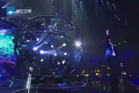 蔡徐坤亮相浙江卫视，帅气热舞点燃全场