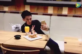 看看男神如何在“朋友圈”装逼的