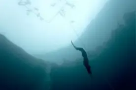 水底闭气16分钟，堪称国内第一人视频封面