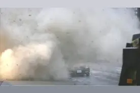 笔记本扔掉一瞬间，爆炸发生了！视频封面