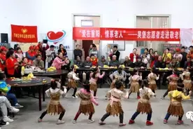 吴堡县60多名志愿者与敬老院老人欢度重阳节图片