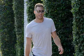 NBA大将格里芬这是恢复的差不多了？走路这么霸气图片