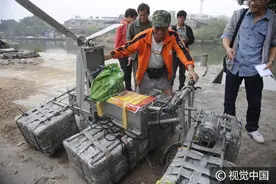 广东中山：水路两栖车，六旬阿伯造，原因竟然这么感人图片