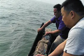 北戴河渔船载客出海捕鱼涉非法运营图片