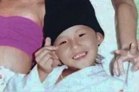 权志龙童年照萌翻 从小就会“比心”撩妹图片