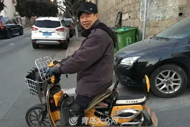 极寒天气护暖 青岛供热维修师傅手套拧出水图片
