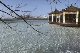 去玄武湖走冰？ 小心当不成“老炮儿”反变落汤鸡图片