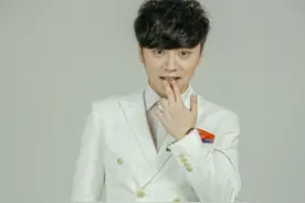 《新年快乐》成KTV金曲 歌手张丹峰获关注图片
