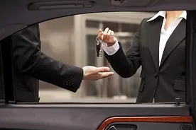 国庆假期出游“租车热” 租车平台订单量翻倍图片