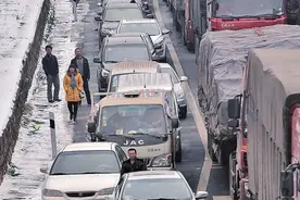 封闭42个小时后昆石、昆曲等高速公路陆续恢复通行图片
