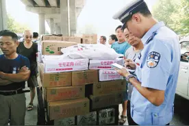 西安西二环白家口交通易堵车 交警城管现联合整治图片