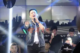 还记得唱《春天里》的旭日阳刚吗 他们组合中的刘刚来榆林图片