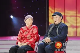 网曝赵本山儿子与美女合照 赵本山历年春晚小品回顾图片