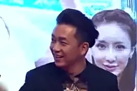新恋情？潘粤明携张默前女友樊蕊同出境视频封面