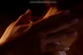 和女神一起露营，蚊子太多叫我帮她擦驱蚊水视频封面