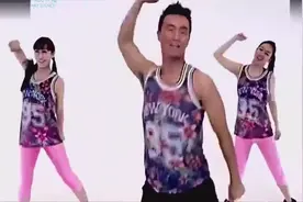 看帅哥靓妹跳广场舞《倍儿爽》，让你从此爱上她