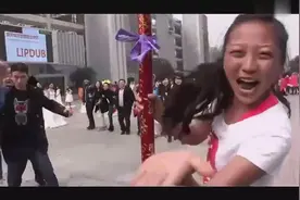 重庆大学生为学校宣传片过千人录制自制MV，搞怪活泼温馨可爱