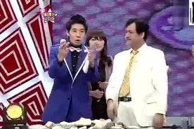 新疆大叔徒手劈断鹅卵石，韩国明星们一脸崇拜