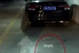 小区已经500多车位了，开发商竟然还把消防通道当车位来卖。