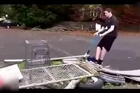 国外作死男女骑单车 水平真是不错！视频封面