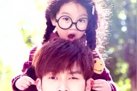 90后奶爸董力与女儿阿拉蕾的合照暖化人心十分有爱视频封面