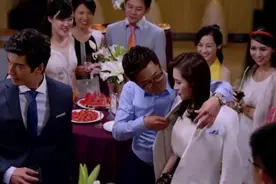 我跟你相爱了四年，你不想娶我！我跟他认识半个月，我们结婚了！