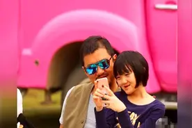 李嫣为父亲庆生晒兔唇照，为何赢得观众的一致祝福？视频封面