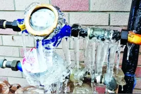 城区不少水表爆裂 自来水公司已抢修好600多块图片