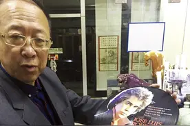 "瓶盖儿哥"七年收藏上万款瓶盖儿 盘点我省收藏狂人图片