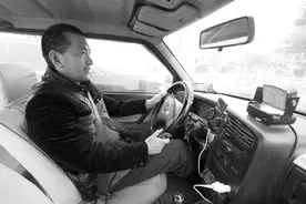 出租车路遇车祸变成“120”寒冷的天气暖暖的心图片